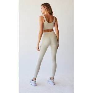 2pcs Activewear Yoga Gym Oatmilk Size‎ Large Workout Pilate